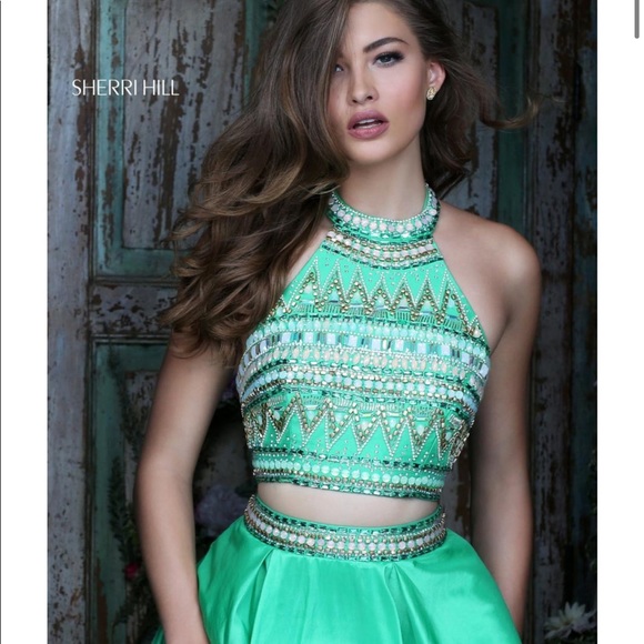 Emerald green prom dress - Picture 4 of 4